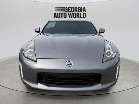 Used 2018 Nissan 370Z Touring RWD image 12