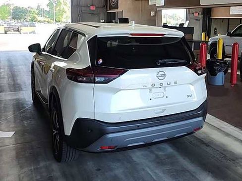 Used 2023 Nissan Rogue SV FWD image 2