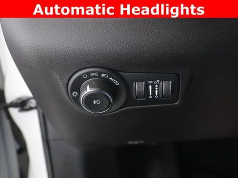 Used 2025 Jeep Compass Latitude image 18