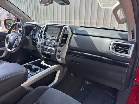 Used 2021 Nissan Titan SV w/ SV Convenience Package RWD image 13
