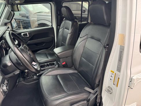 Used 2020 Jeep Wrangler Unlimited Sahara image 12