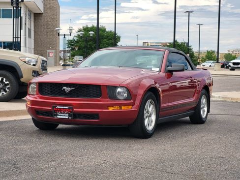 Used 2007 Ford Mustang Convertible RWD image 8