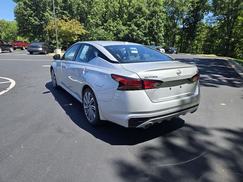 Used 2025 Nissan Altima 2.5 SL FWD image 6