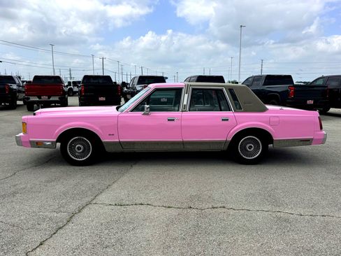 Used 1989 Lincoln Town Car Signature image 16