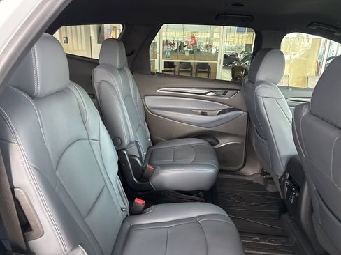 Used 2022 Buick Enclave Essence image 33