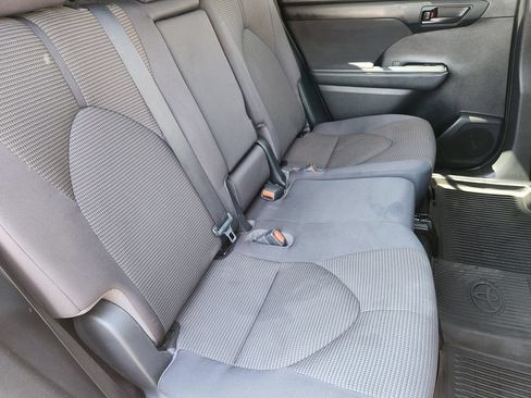 Used 2021 Toyota Highlander LE AWD/4WD image 21