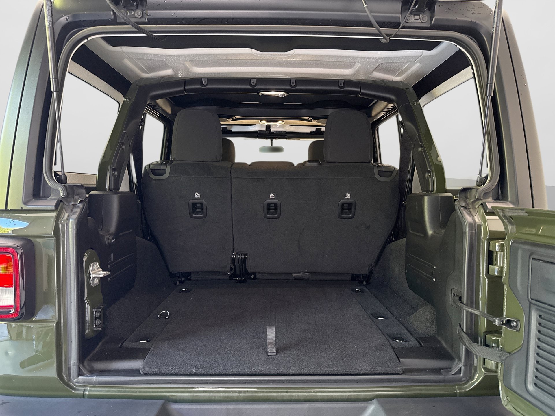Used 2023 Jeep Wrangler Unlimited Sport AWD/4WD image 18