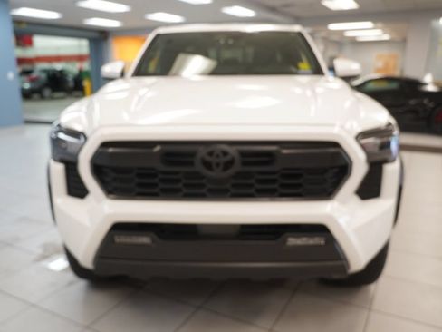 Used 2024 Toyota Tacoma TRD Off-Road w/ TRD Off Road Upgrade Package AWD/4WD image 14