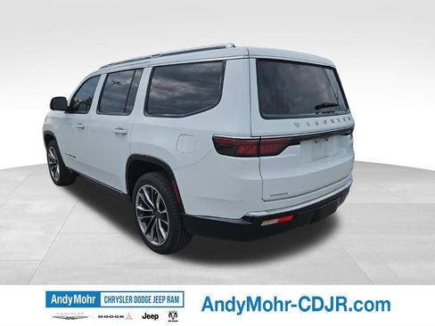 Used 2023 Jeep Wagoneer Series III w/ Premium Group I AWD/4WD image 7