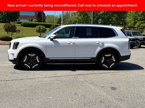 Certified 2024 Kia Telluride EX w/ EX Captain's Chair Package FWD image 3