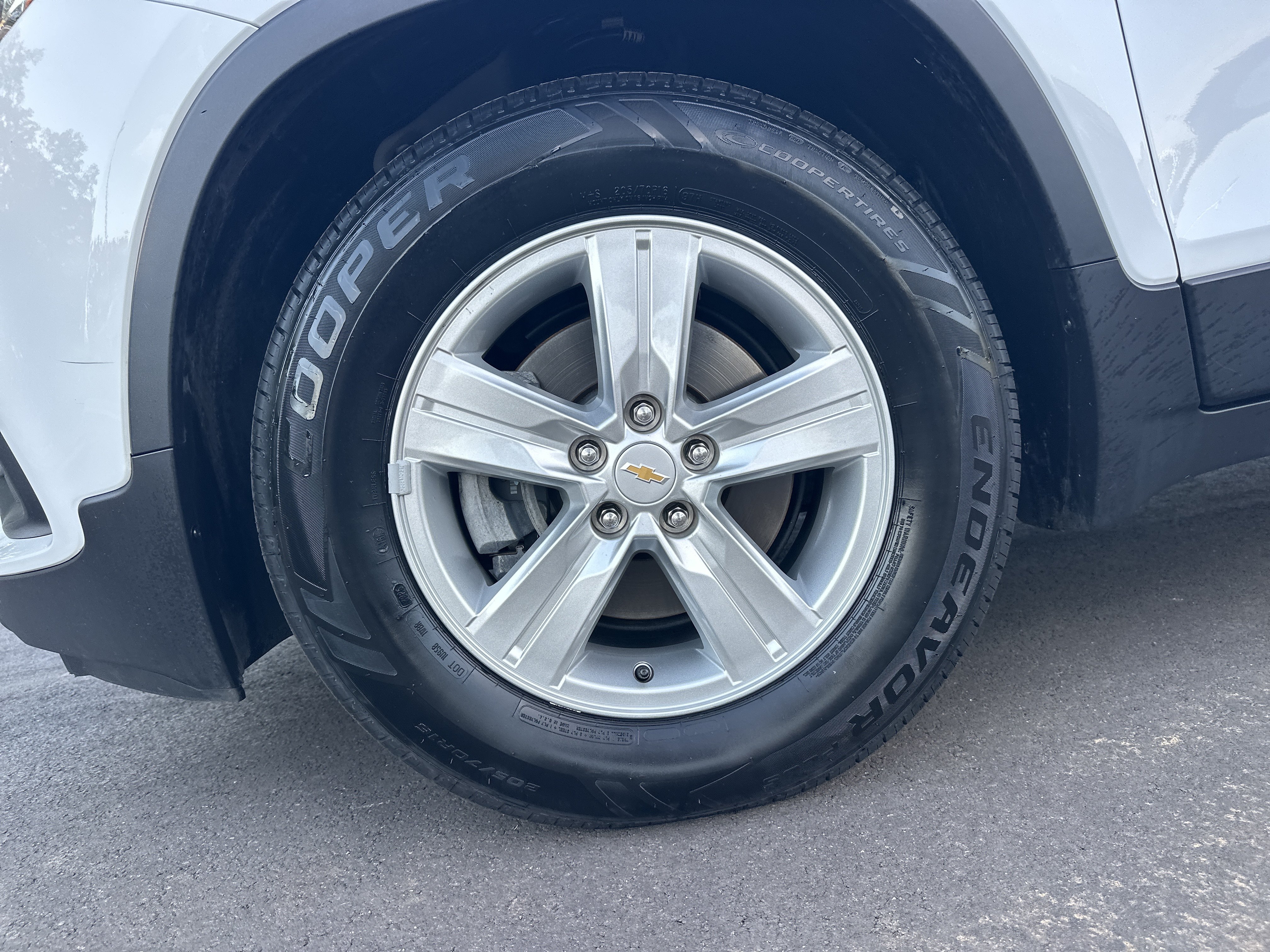 Used 2021 Chevrolet Trax LS w/ Tint and Cruise Package FWD image 12