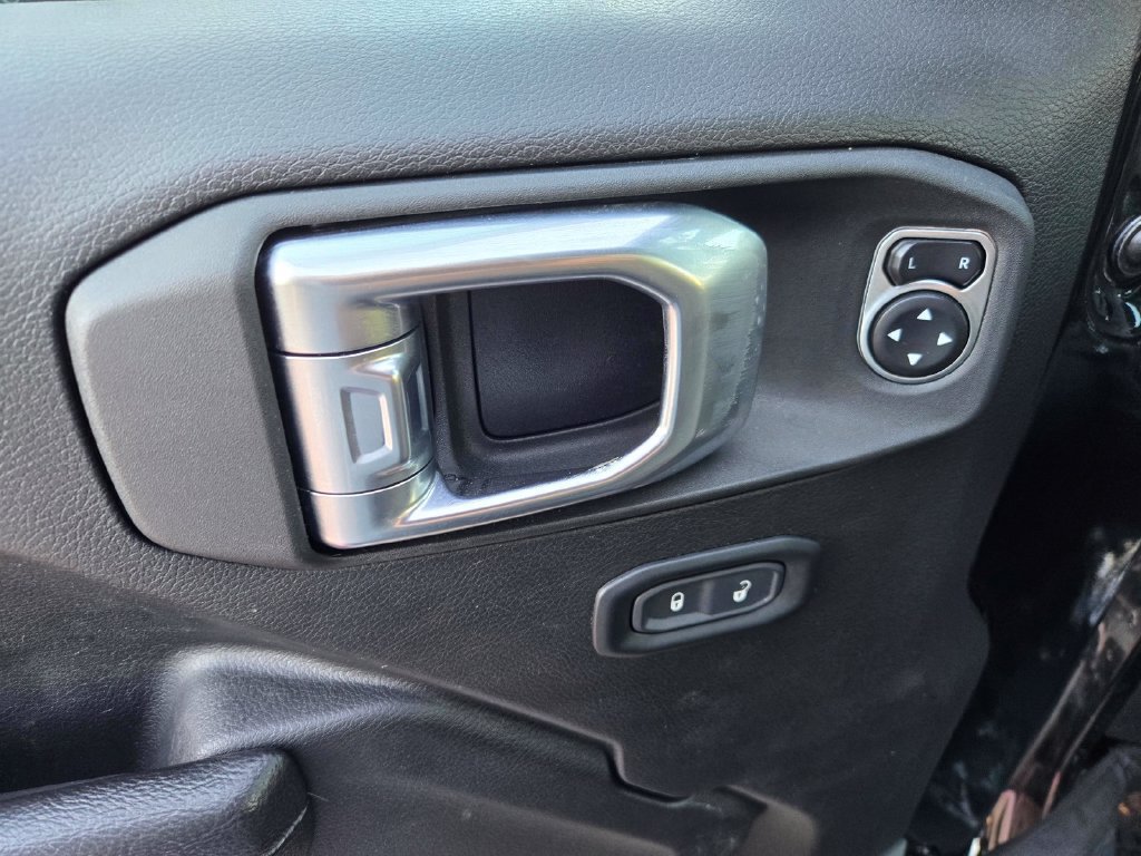 Used 2024 Jeep Wrangler Unlimited AWD/4WD image 18
