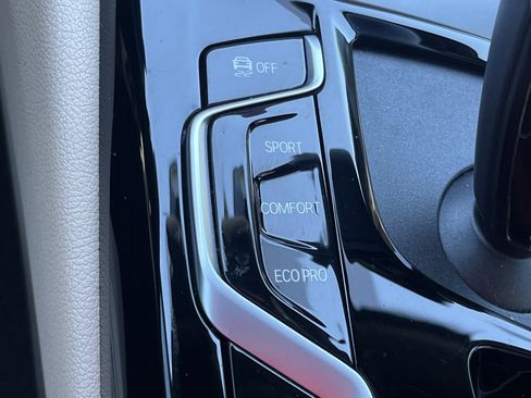 Used 2022 BMW 540i w/ Convenience Package image 9