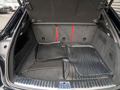 Certified 2022 Porsche Cayenne Platinum Edition image 21