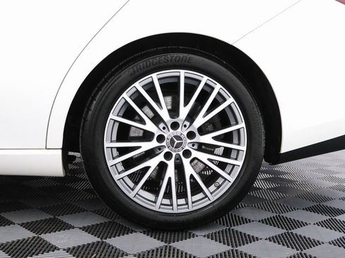 Used 2022 Mercedes-Benz CLA 250 4MATIC image 4