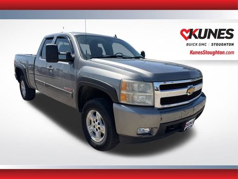 Used 2007 Chevrolet Silverado 1500 LTZ w/ Max Trailering Pack image 2