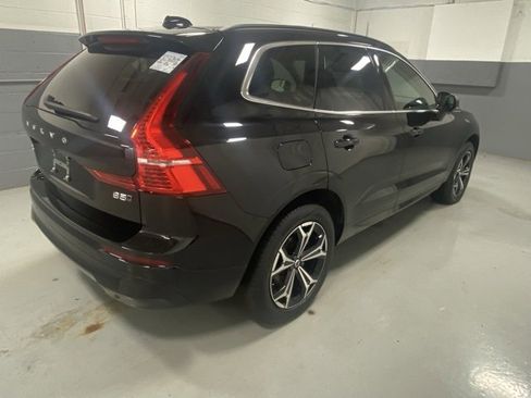 Used 2022 Volvo XC60 B5 Momentum w/ Advanced Package image 3