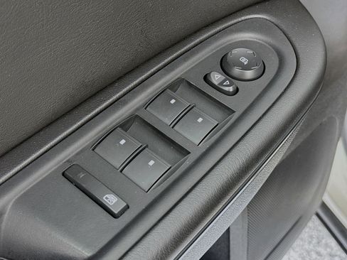 Used 2017 Chevrolet Traverse LT image 17