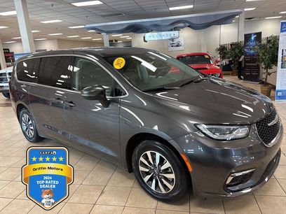 Used 2023 Chrysler Pacifica Touring-L