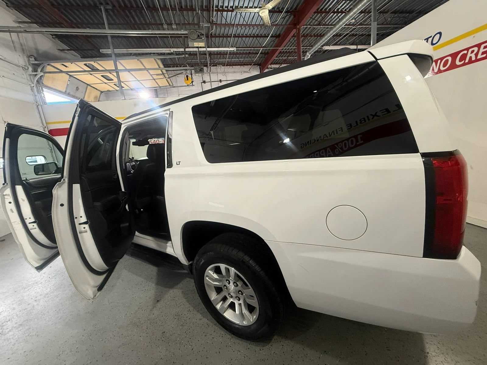 Used 2019 Chevrolet Suburban LT AWD/4WD image 15