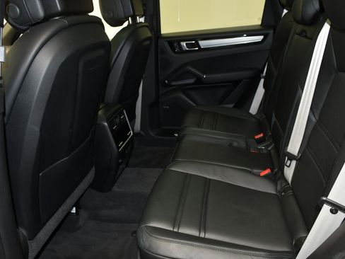 Certified 2023 Porsche Cayenne Platinum Edition AWD/4WD image 20