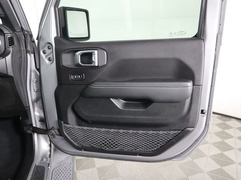 Used 2020 Jeep Gladiator Overland image 26