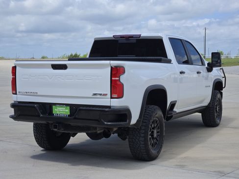 Used 2024 Chevrolet Silverado 2500 ZR2 w/ Technology Package AWD/4WD image 8