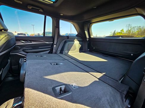 New 2026 Jeep Grand Cherokee Limited AWD/4WD image 42