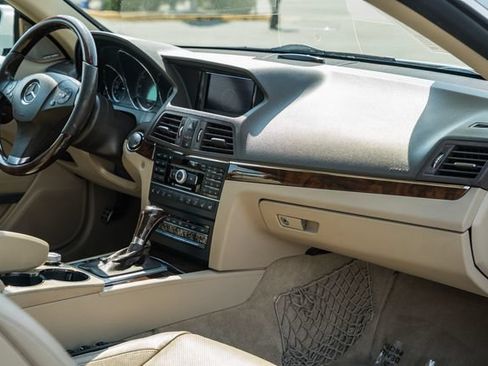 Used 2011 Mercedes-Benz E 550 Cabriolet image 25