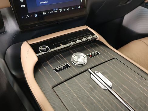 New 2026 Lincoln Navigator Black Label AWD/4WD image 9