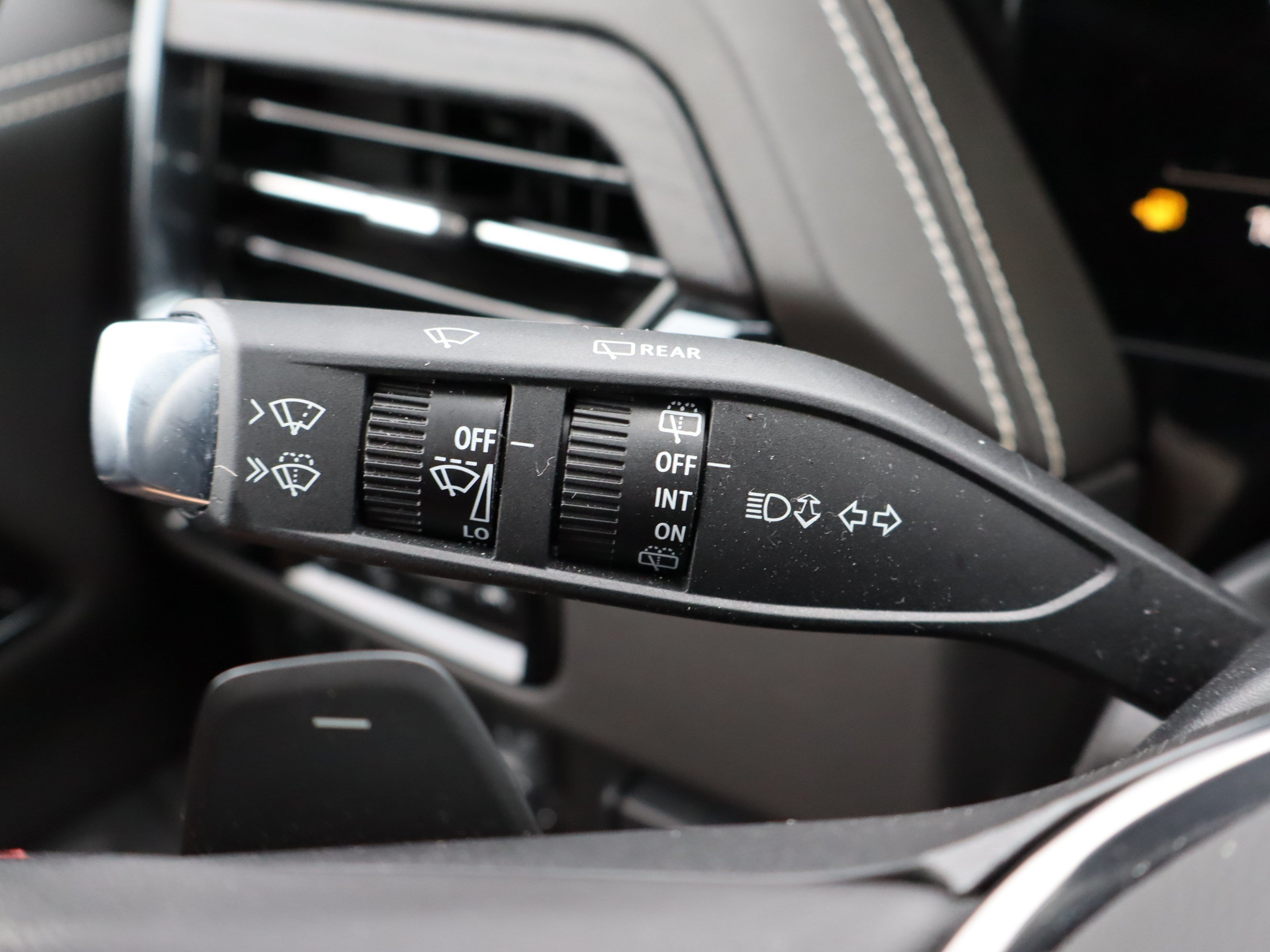 Used 2025 GMC Yukon AT4 Ultimate AWD/4WD image 27