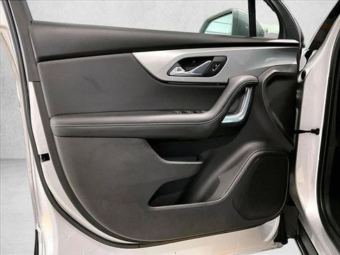 Used 2019 Chevrolet Blazer LT FWD image 18