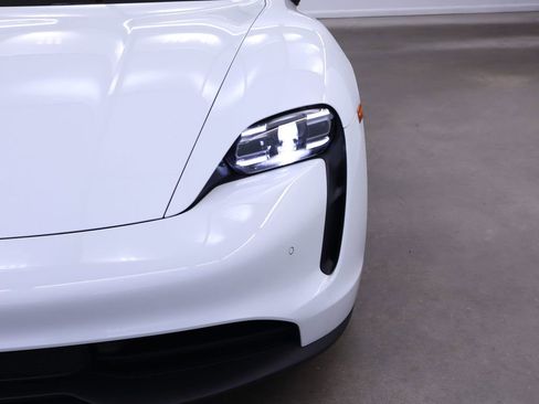 New 2024 Porsche Taycan image 9