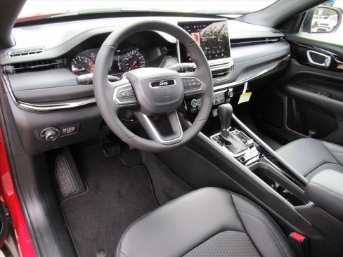 New 2026 Jeep Compass Latitude image 14