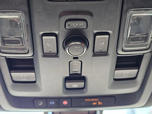 Used 2021 Chevrolet Tahoe High Country w/ Premium Package AWD/4WD image 37
