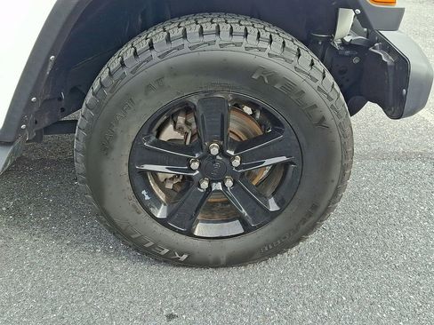 Used 2022 Jeep Wrangler Unlimited Sahara image 12