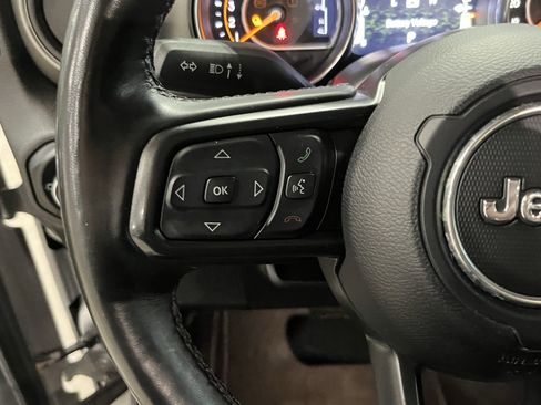 Used 2021 Jeep Gladiator Willys image 21