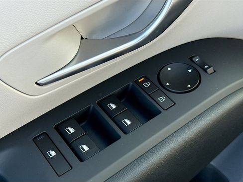 New 2026 Hyundai Tucson SE image 8