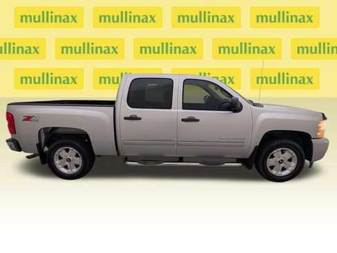 Used 2011 Chevrolet Silverado 1500 LT w/ All-Star Edition AWD/4WD image 2