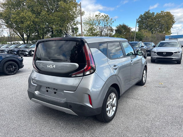 Used 2023 Kia Soul LX w/ LX Technology Package FWD image 5