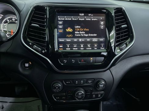 Used 2019 Jeep Cherokee Overland w/ Technology Group image 21