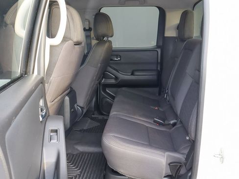 Used 2022 Nissan Frontier SV image 8