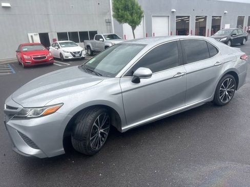 Used 2019 Toyota Camry SE w/ Convenience Package image 1