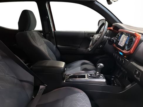 Used 2016 Toyota Tacoma SR5 AWD/4WD image 10