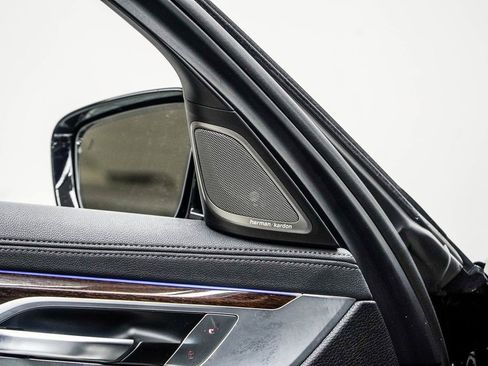 Used 2020 BMW 740i xDrive w/ Cold Weather Package image 38