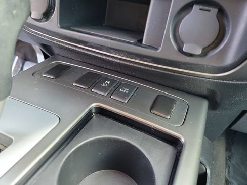 Used 2013 Nissan Armada SV RWD image 30