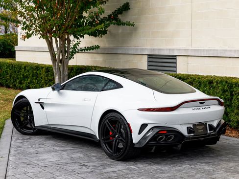 Used 2025 Aston Martin V8 Vantage Coupe image 2