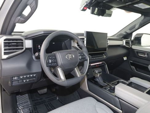 Used 2025 Toyota Tundra Limited AWD/4WD image 26