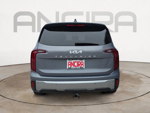 Used 2024 Kia Telluride LX image 7