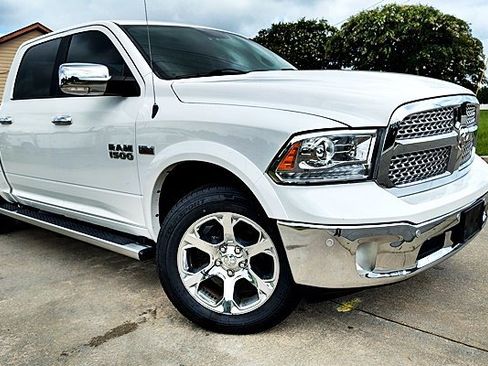 Used 2017 RAM 1500 Laramie w/ Convenience Group AWD/4WD image 2